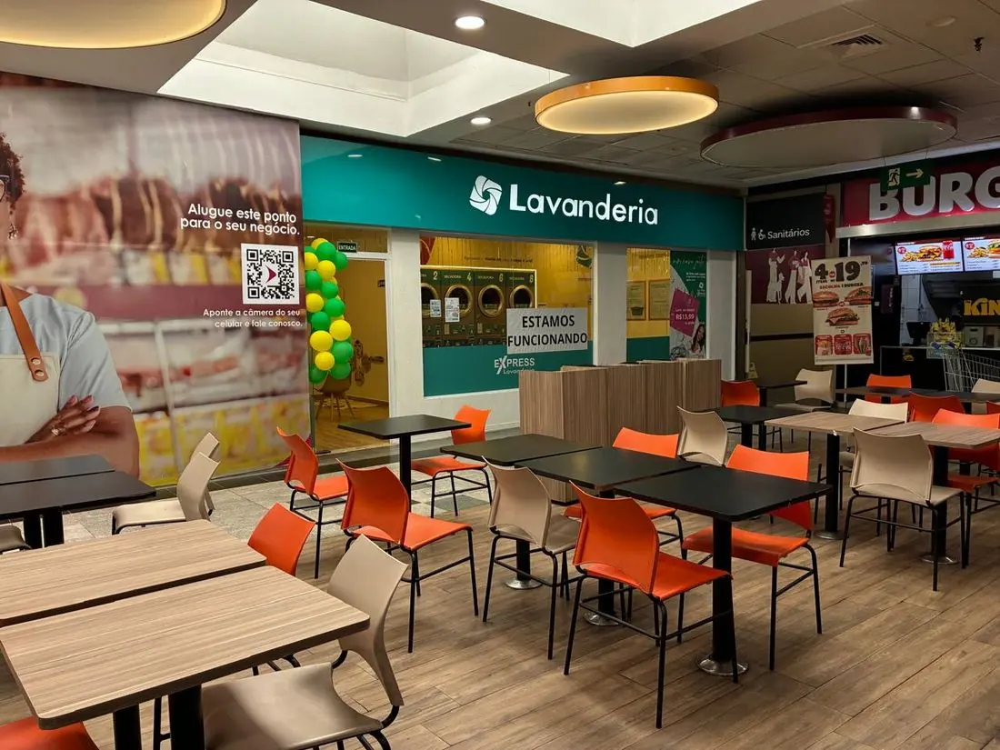 Lavanderia La Ville Express na praça de alimentação do Carrefour Itaquera